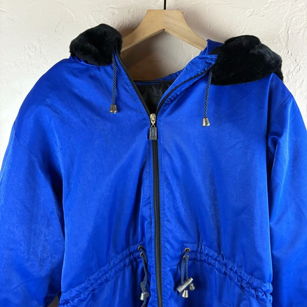 Vintage skea Paris Vail Royal Blue Ski Snow Jacket Faux Fur Hood 1990s Large USA